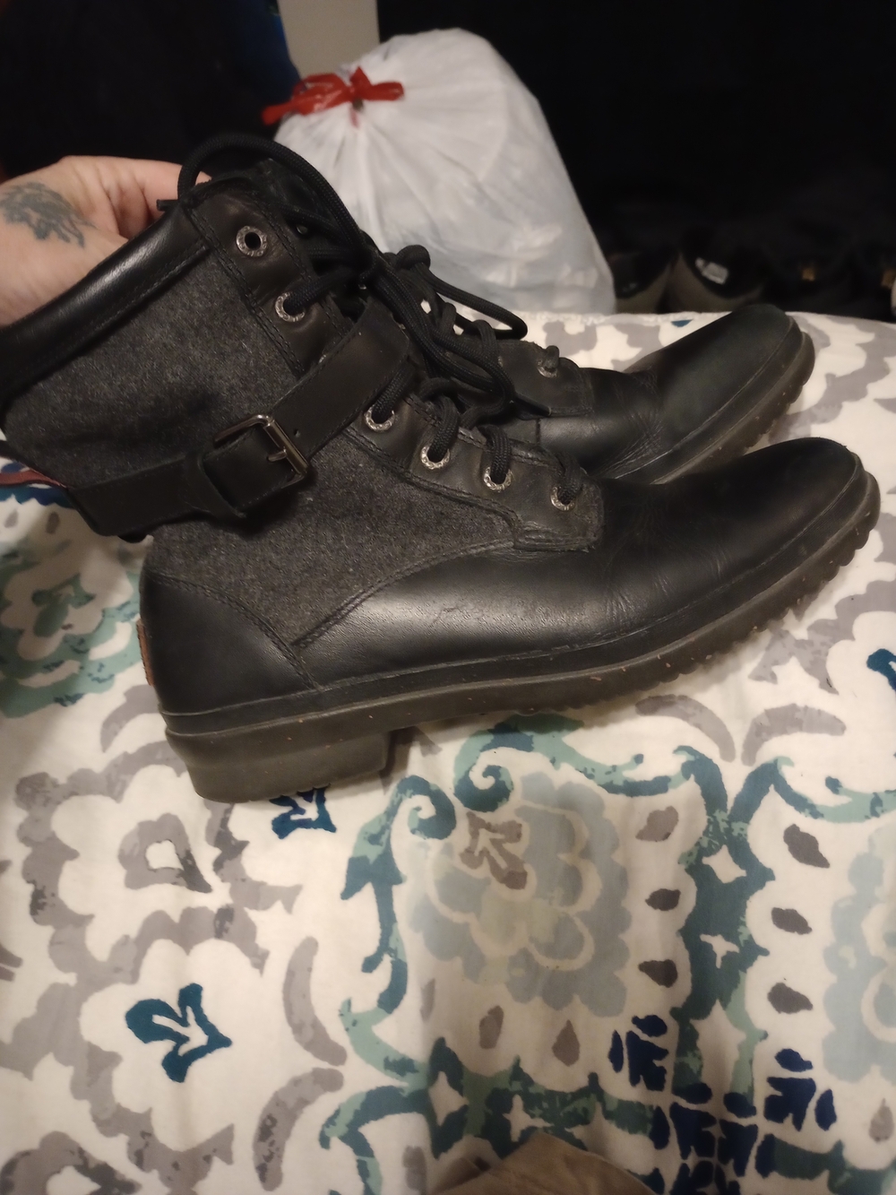 Women's Uggs Size 8